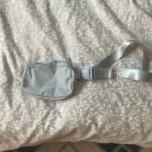 Lululemon Everywhere belt bag